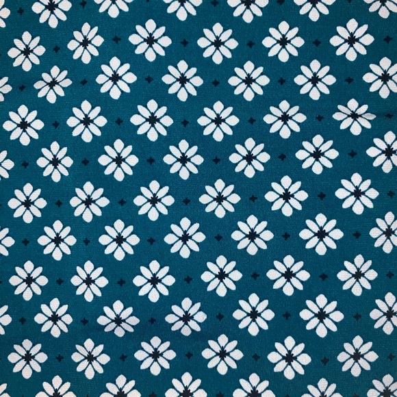 Charter club petite blue long sleeve top with floral print size medium - Picture 6 of 6